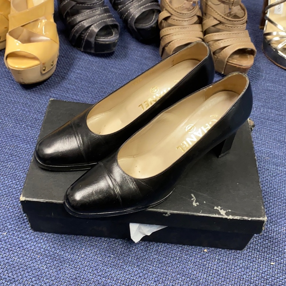 chanel black leather pumps vintage